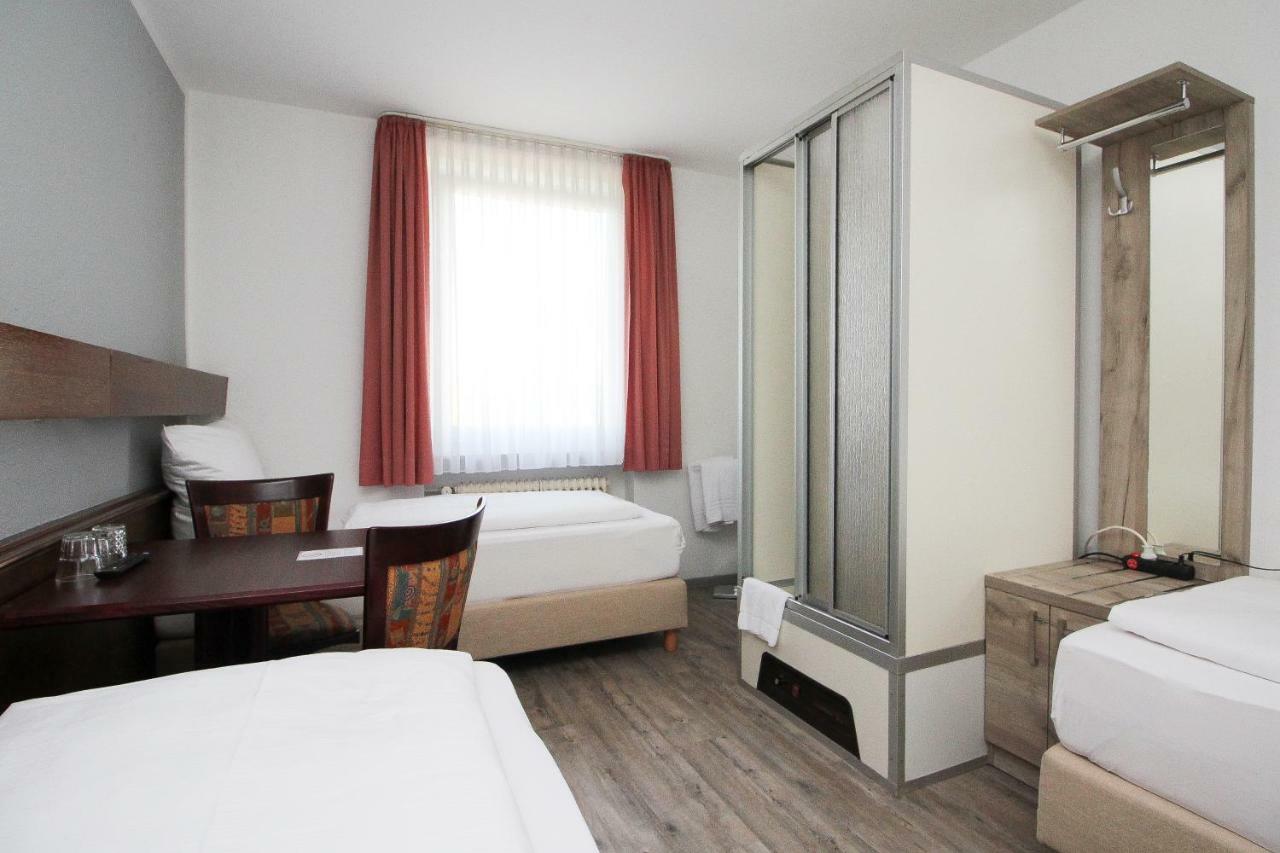 מינכן Hotel Pension Koeberl מראה חיצוני תמונה